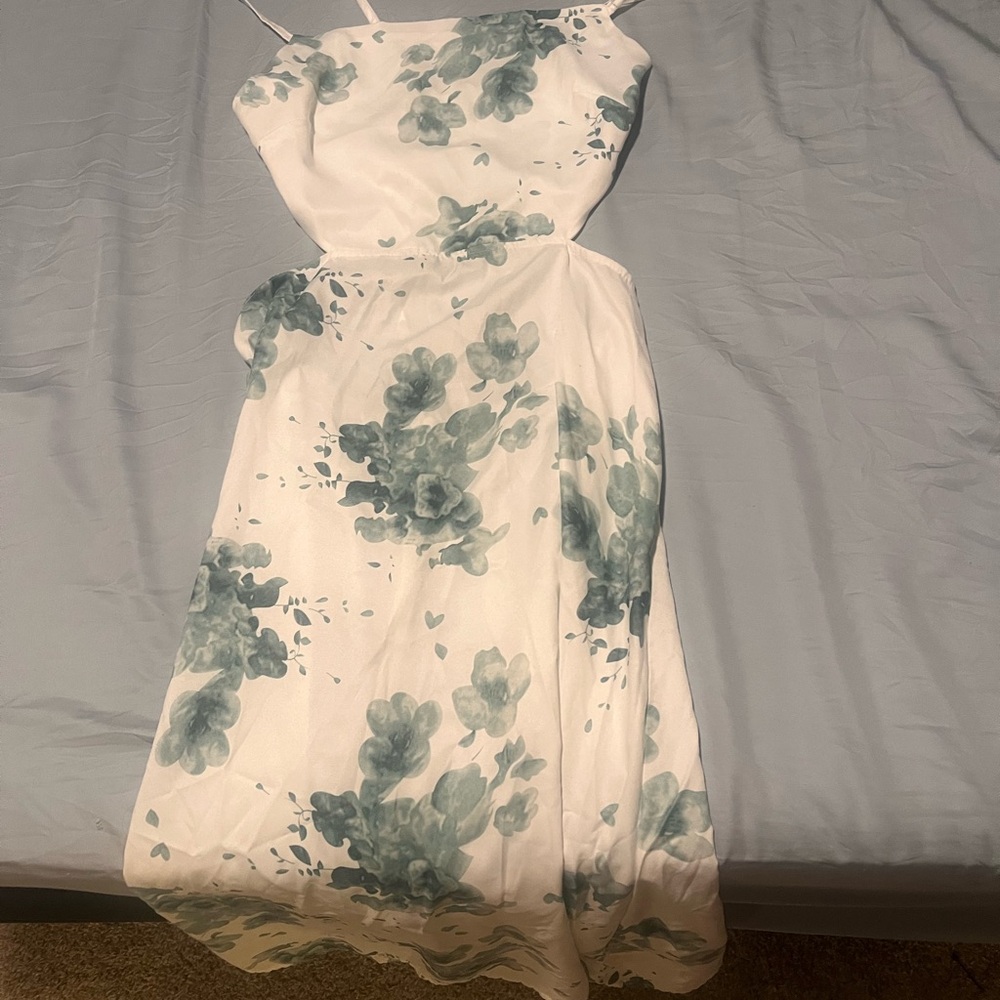 Elegant White Flowy dress